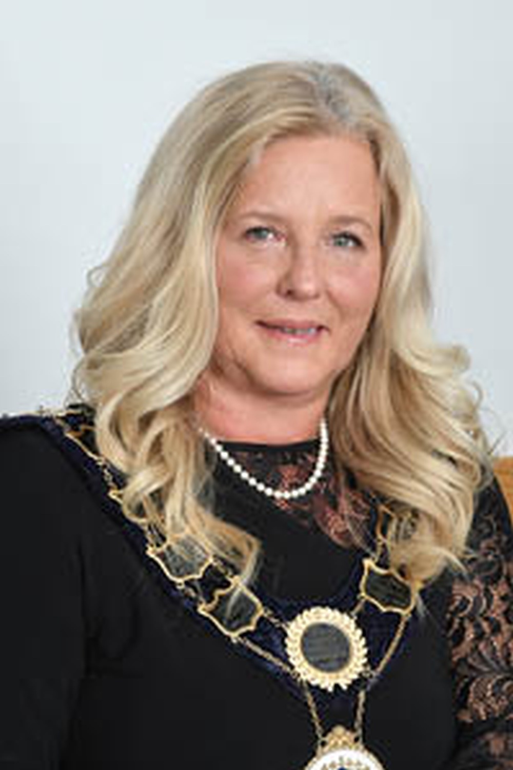 Mayor Deb Gilvesy